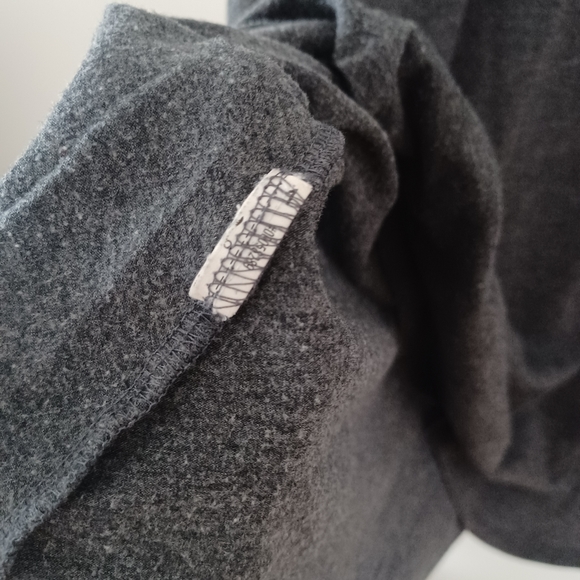 FREE w/$30 Purchase; Forever 21 Gray Long Sleeve Swing Top - Picture 12 of 12